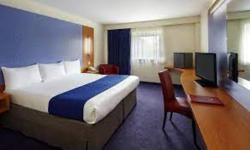 Ramada by Wyndham London North M1